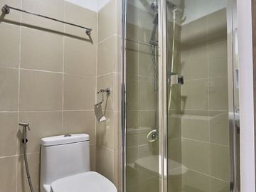 FAME32XXT2: For SaleFully Furnished 1 BR Unit with Balcony at Fame Residences