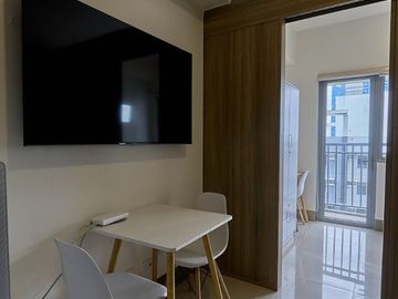 FAME32XXT2: For SaleFully Furnished 1 BR Unit with Balcony at Fame Residences