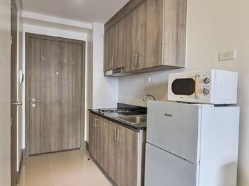 FAME32XXT2: For SaleFully Furnished 1 BR Unit with Balcony at Fame Residences