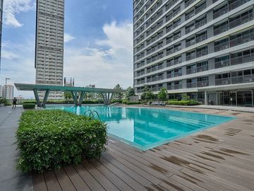 FAME32XXT2: For SaleFully Furnished 1 BR Unit with Balcony at Fame Residences