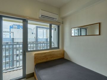 FAME32XXT2: For SaleFully Furnished 1 BR Unit with Balcony at Fame Residences
