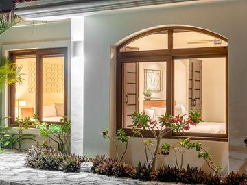 ¡Exclusiva Villa Frente al Mar en Playa del Carmen! Lujo y Tranquilidad con una Vista Turquesa
