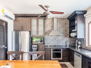 ¡Exclusiva Villa Frente al Mar en Playa del Carmen! Lujo y Tranquilidad con una Vista Turquesa