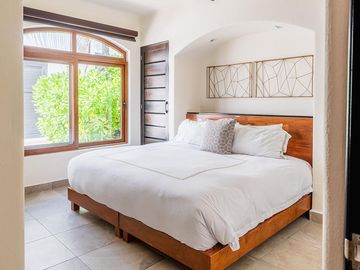 ¡Exclusiva Villa Frente al Mar en Playa del Carmen! Lujo y Tranquilidad con una Vista Turquesa
