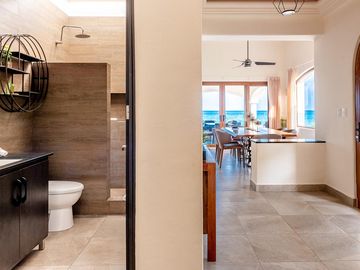 ¡Exclusiva Villa Frente al Mar en Playa del Carmen! Lujo y Tranquilidad con una Vista Turquesa