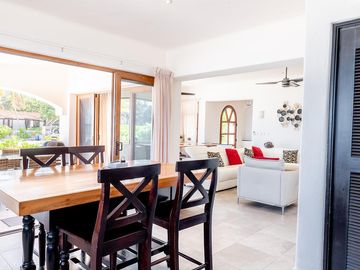 ¡Exclusiva Villa Frente al Mar en Playa del Carmen! Lujo y Tranquilidad con una Vista Turquesa