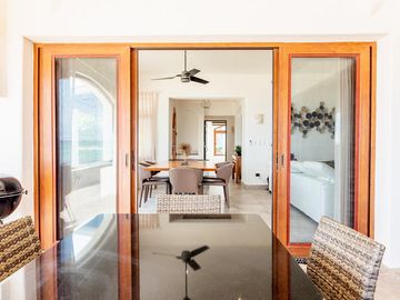 ¡Exclusiva Villa Frente al Mar en Playa del Carmen! Lujo y Tranquilidad con una Vista Turquesa
