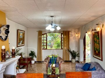 CASA 4 DORMITORIOS LA ARMENIA LOS CHILLOS - Casa en Venta de Oportunidad en el Valle de los Chillos - La Armenia