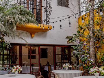 SE VENDE HOTEL BOUTIQUE Y RESTAURANTE EN MIRAFLORES ( PRECIO NEGOCIABLE)