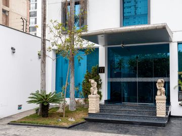 SE VENDE HOTEL BOUTIQUE Y RESTAURANTE EN MIRAFLORES ( PRECIO NEGOCIABLE)