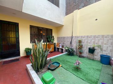 ¡Atención Inversionistas! Casa En Venta En El Agustino
