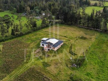TERRENO MAS PROPIEDAD BARRIO LA ESPERANZA SECTOR LA CADENA IBARRA IMBABURA