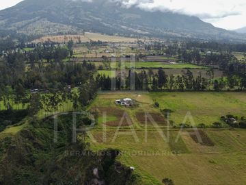 TERRENO MAS PROPIEDAD BARRIO LA ESPERANZA SECTOR LA CADENA IBARRA IMBABURA