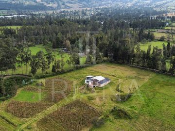 TERRENO MAS PROPIEDAD BARRIO LA ESPERANZA SECTOR LA CADENA IBARRA IMBABURA
