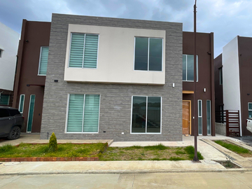 Venta de casa nueva - Ubicada en Chuquipata-Azogues
