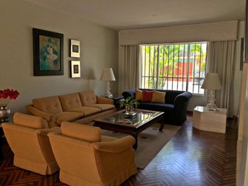 CASA EN VENTA FRENTE JOCKEY PLAZA 300 m2 URB NEPTUNO SURCO