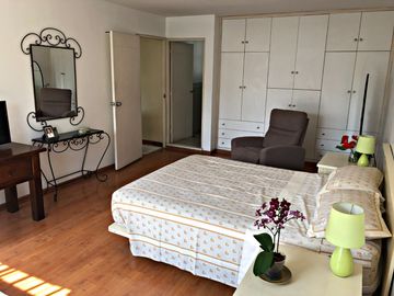 CASA EN VENTA FRENTE JOCKEY PLAZA 300 m2 URB NEPTUNO SURCO