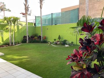 CASA EN VENTA FRENTE JOCKEY PLAZA 300 m2 URB NEPTUNO SURCO