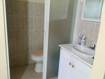 CASA de VENTA en Conjunto Habitacional a 2 cuadras de Av. Geovanny Calles, Calderón, Ecuador
