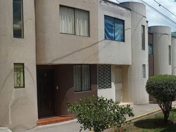 CASA de VENTA en Conjunto Habitacional a 2 cuadras de Av. Geovanny Calles, Calderón, Ecuador