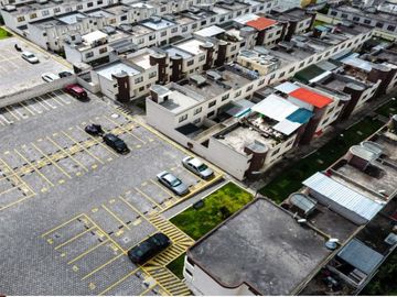 CASA de VENTA en Conjunto Habitacional a 2 cuadras de Av. Geovanny Calles, Calderón, Ecuador