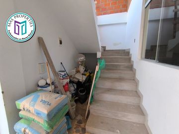 SE VENDE CASA EN LA QUINTA LAS GARDENIAS !
