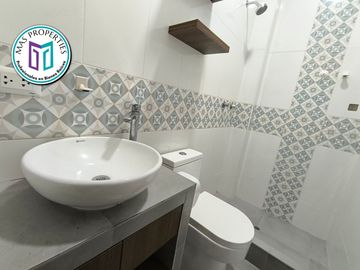 SE VENDE CASA EN LA QUINTA LAS GARDENIAS !