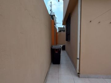 VENTA DE CASA RENTERA ESQUINERA EN CDLA. COVIEM SUR DE GUAYAQUIL
