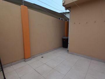VENTA DE CASA RENTERA ESQUINERA EN CDLA. COVIEM SUR DE GUAYAQUIL