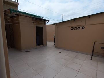 VENTA DE CASA RENTERA ESQUINERA EN CDLA. COVIEM SUR DE GUAYAQUIL