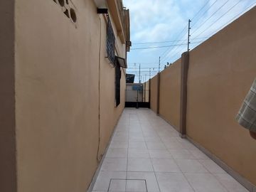 VENTA DE CASA RENTERA ESQUINERA EN CDLA. COVIEM SUR DE GUAYAQUIL