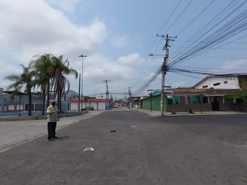 VENTA DE CASA RENTERA ESQUINERA EN CDLA. COVIEM SUR DE GUAYAQUIL