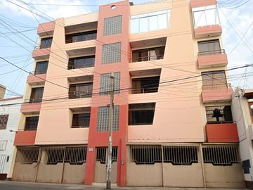 Venta De Departamento En Urb Daniel Hoyle 4To Piso Con Cochera A Un Paso De La Upn (GAPONTE)