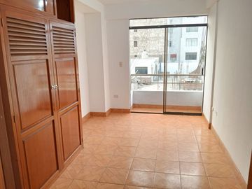 Venta De Departamento En Urb Daniel Hoyle 4To Piso Con Cochera A Un Paso De La Upn (GAPONTE)