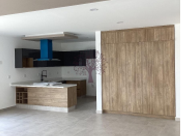 CASA EN RENTA EN CAÑADAS DEL LAGO NUEVA, 4 RECS. 4 BAÑOS, JARDIN, ESPACIOS AMPLIOS Y CONFORTABLES