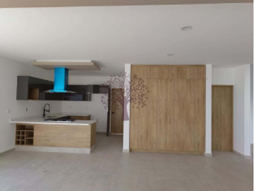 CASA EN RENTA EN CAÑADAS DEL LAGO NUEVA, 4 RECS. 4 BAÑOS, JARDIN, ESPACIOS AMPLIOS Y CONFORTABLES