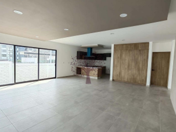 CASA EN RENTA EN CAÑADAS DEL LAGO NUEVA, 4 RECS. 4 BAÑOS, JARDIN, ESPACIOS AMPLIOS Y CONFORTABLES