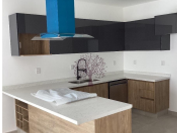 CASA EN RENTA EN CAÑADAS DEL LAGO NUEVA, 4 RECS. 4 BAÑOS, JARDIN, ESPACIOS AMPLIOS Y CONFORTABLES