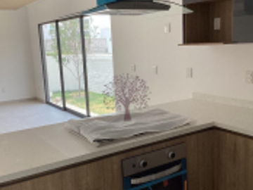 CASA EN RENTA EN CAÑADAS DEL LAGO NUEVA, 4 RECS. 4 BAÑOS, JARDIN, ESPACIOS AMPLIOS Y CONFORTABLES