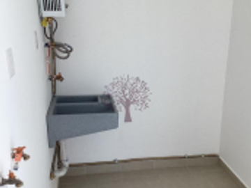 CASA EN RENTA EN CAÑADAS DEL LAGO NUEVA, 4 RECS. 4 BAÑOS, JARDIN, ESPACIOS AMPLIOS Y CONFORTABLES