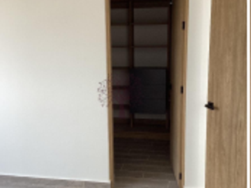 CASA EN RENTA EN CAÑADAS DEL LAGO NUEVA, 4 RECS. 4 BAÑOS, JARDIN, ESPACIOS AMPLIOS Y CONFORTABLES