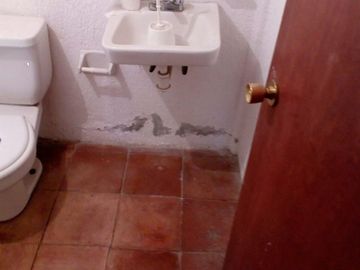 CASA EN LOMAS DE TZOMPANTLE
