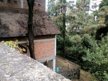 CASA EN LOMAS DE TZOMPANTLE