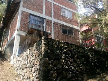 CASA EN LOMAS DE TZOMPANTLE