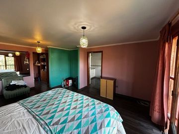 Casa Con Gran Terreno, 4 Dor, 3 Bañ, Sala De Estar, Piscina