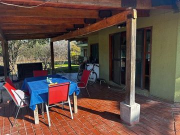 Casa Con Gran Terreno, 4 Dor, 3 Bañ, Sala De Estar, Piscina
