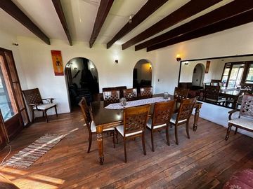 Casa Con Gran Terreno, 4 Dor, 3 Bañ, Sala De Estar, Piscina