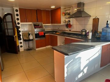 Casa Con Gran Terreno, 4 Dor, 3 Bañ, Sala De Estar, Piscina