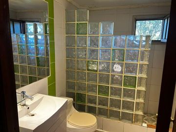 Casa Con Gran Terreno, 4 Dor, 3 Bañ, Sala De Estar, Piscina