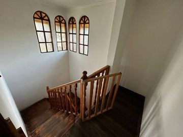 Casa Con Gran Terreno, 4 Dor, 3 Bañ, Sala De Estar, Piscina